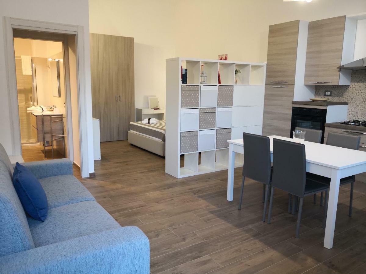 Tiny House Naxos Hotel Giardini Naxos Bagian luar foto