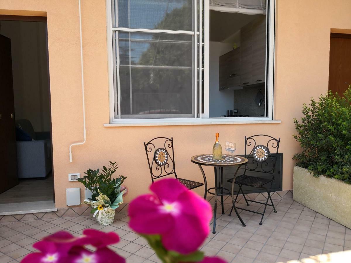 Tiny House Naxos Hotel Giardini Naxos Bagian luar foto